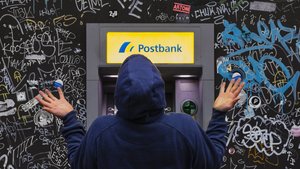Bargeld-Aus bei der Postbank: Kunden müssen umdenken