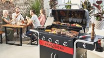 Amazon verkauft großen Gasgrill mit echter Besonderheit zum Sparpreis