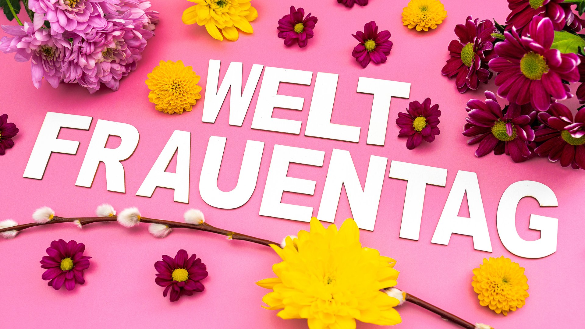 Frauentag 2025 Die 22 besten Sprüche für WhatsApp & Co.
