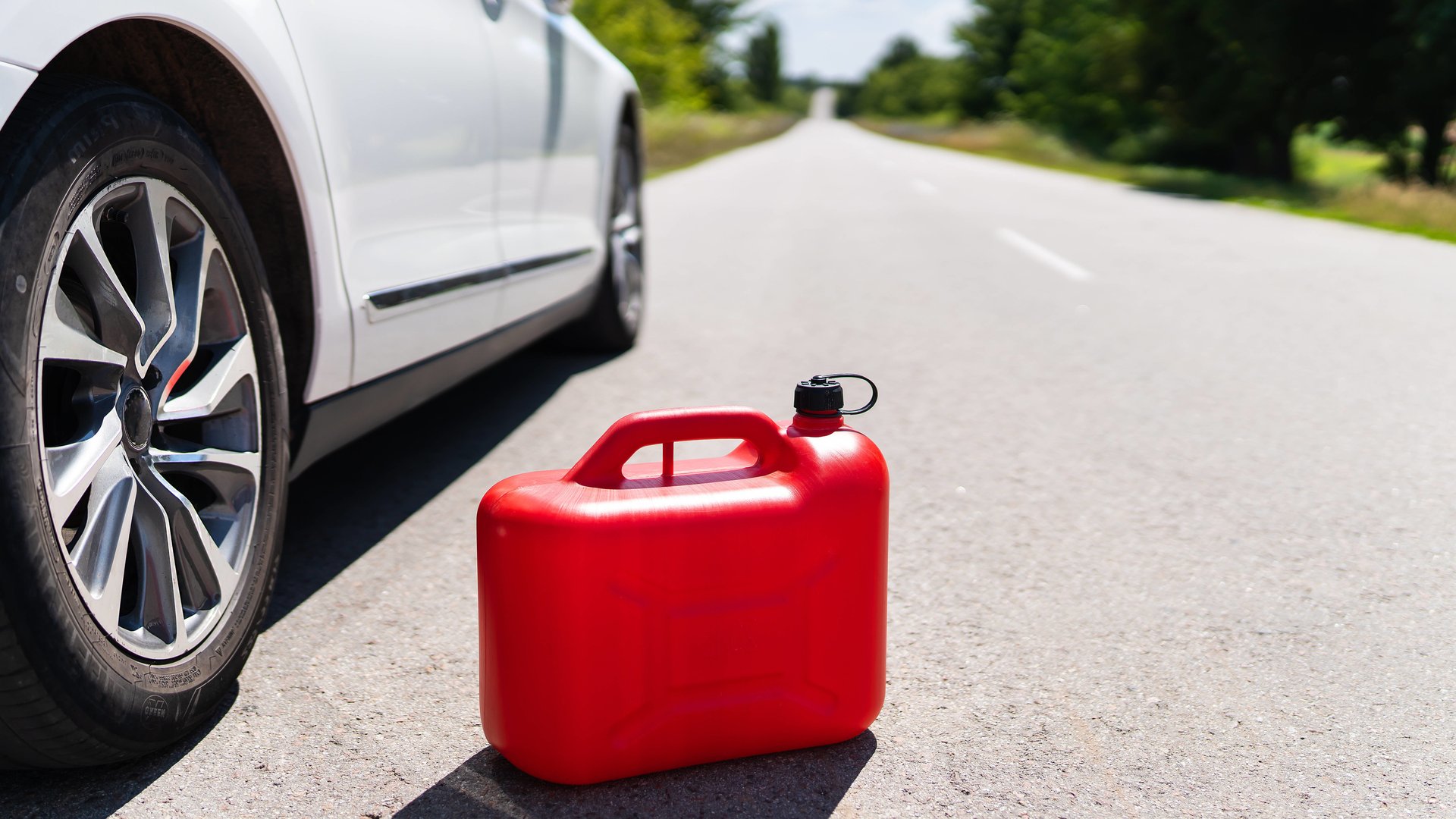 Auto riecht nach Benzin Ursachen & Lösungen