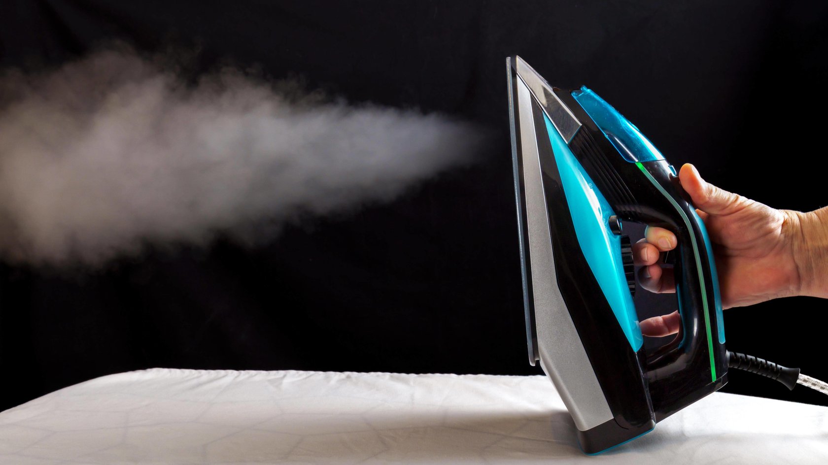 Bügeleisen entkalken so geht's bei Tefal, Philips und Co.