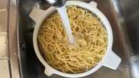 Google-KI ist sicher: „Benzin macht Spaghetti pikanter“