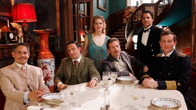 Der Cast der Amazon-Serie Dinner for Five.