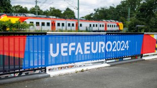 EM-Chaos: Deutsche Bahn entschuldigt sich bei Fans