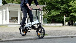 Klapp-E-Bike  für 489 Euro: Klasse ausgestattet, aber mit Einschränkungen