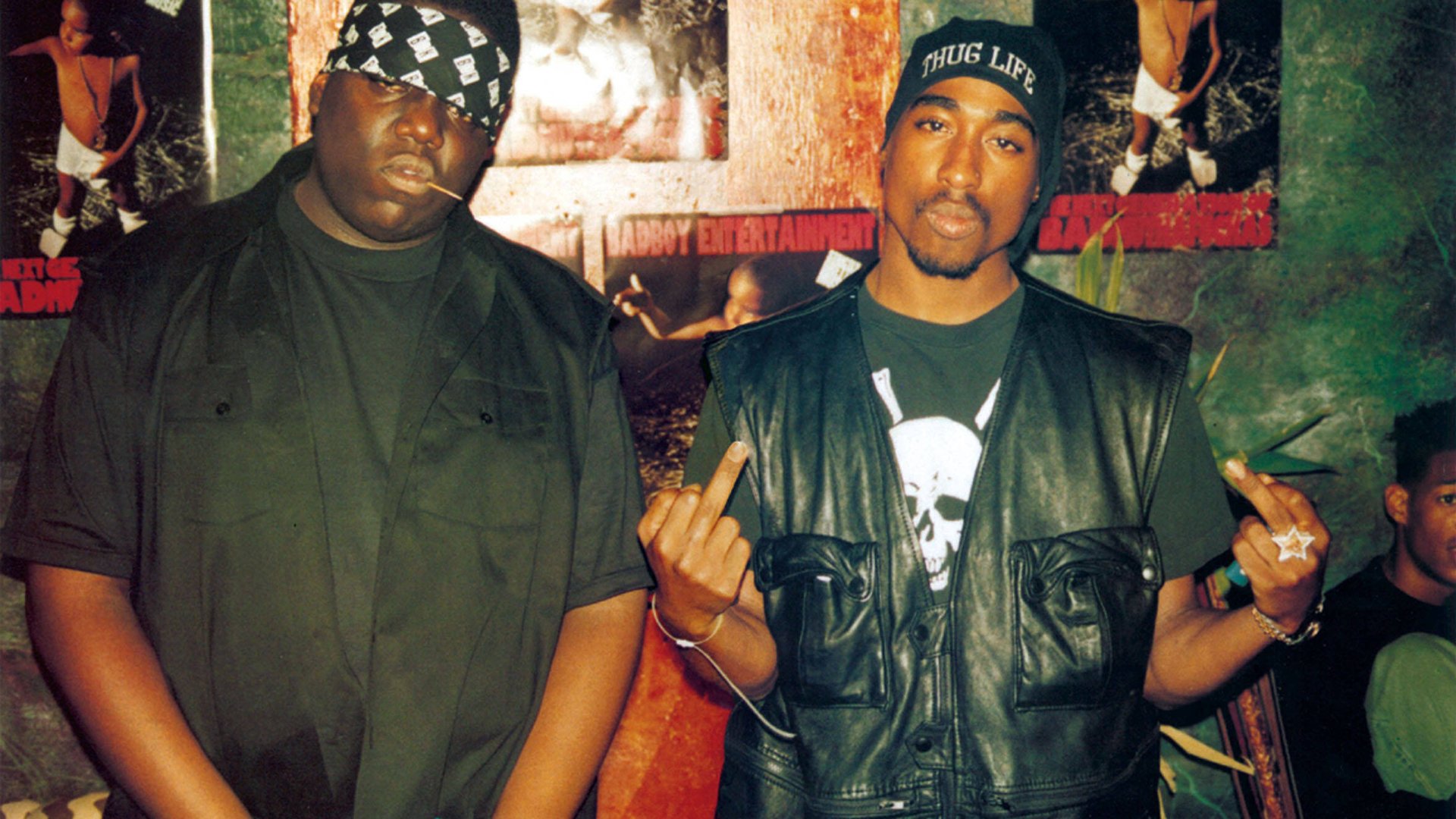 „Tupac lebt“: Die Theorien um den Tod des Rappers