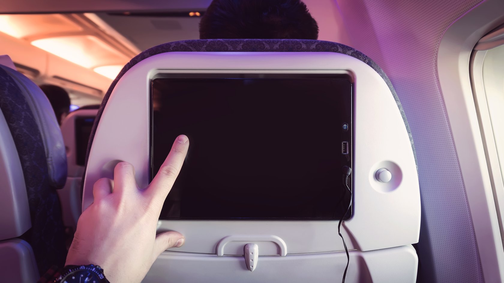 Was ist „Raw Dogging“? Bedeutung des TikTok Flugzeugtrends