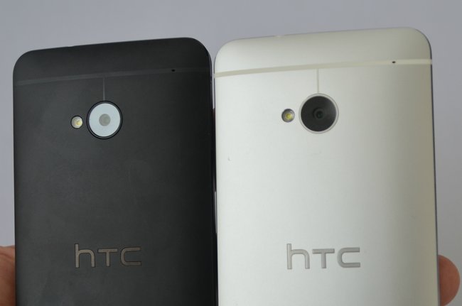 HTC-One-black-white-back