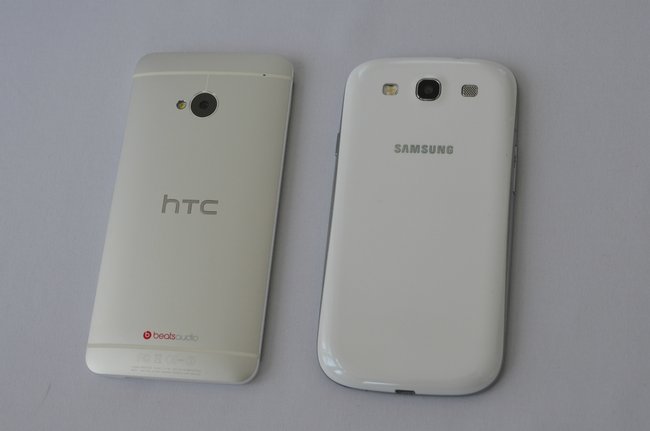 HTC-One-vs-S3-back