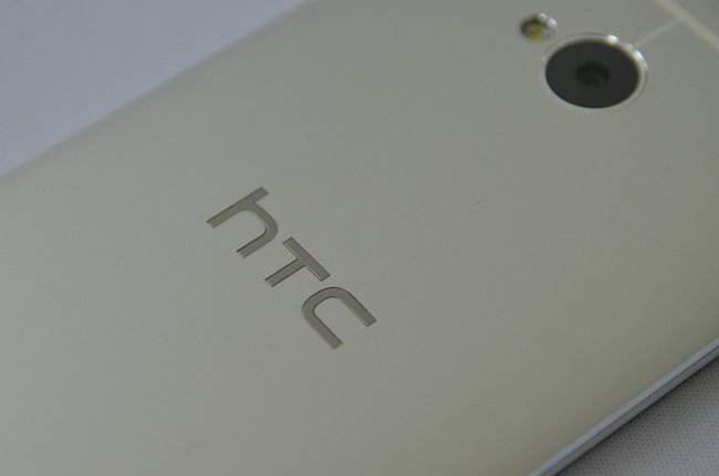 HTC-One-white-Logo