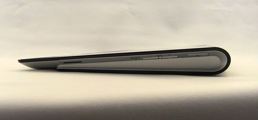 Sony Tablet S im Test: Verspäteter Plastebomber oder keilförmige Offenbarung?