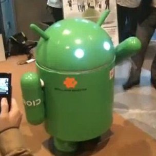 Ein Androide, der auf Android läuft