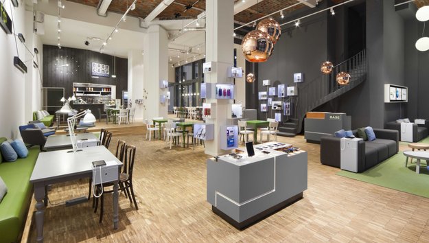 Samsung Galaxy S3: Mitternachts-Shopping bei BASE, wir sind dabei