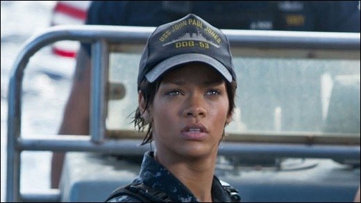 Battleship - Rihanna: erste Bilder in sexy Uniform!