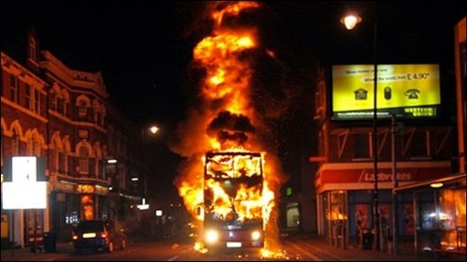Krawalle in London - Wie die Londoner das Netz nutzen, um nach den Ausschreitungen aufzuräumen