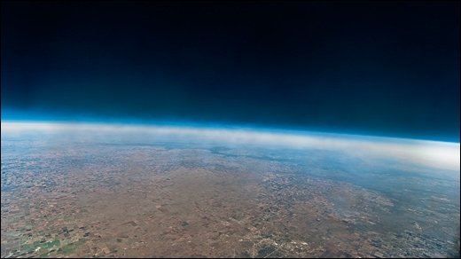 Per Wetterballon in die Luft - Kühlbox und Wetterballon: Nikon D300s lernt das Fliegen