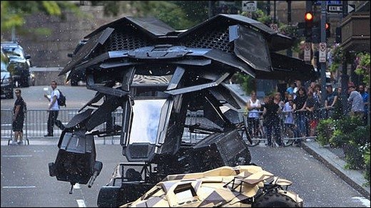 The Dark Knight Rises - Das Batwing fliegt! Catwoman up close!