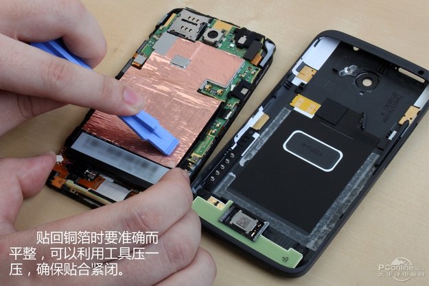 HTC One X: Auseinandergenommen, Akku (theoretisch) austauschbar
