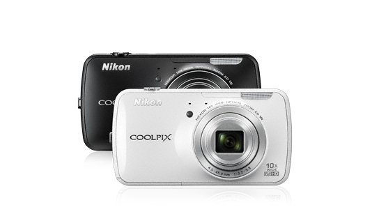 Nikon Coolpix S800c: Android-Kamera doch mit Play Store-Anbindung