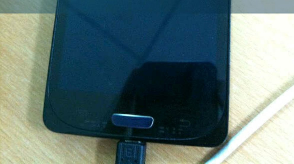Samsung Galaxy S3: Neues Bildmaterial, Display-Schutzfolie bestätigt Form