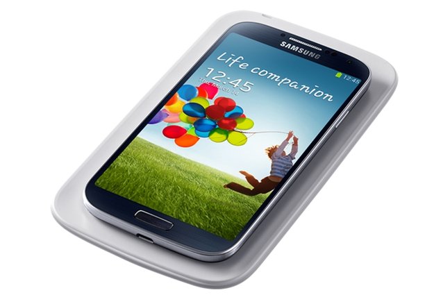 Samsung Galaxy S4: Zubehör wie S View, kabelloses Lade-Cover vorbestellbar