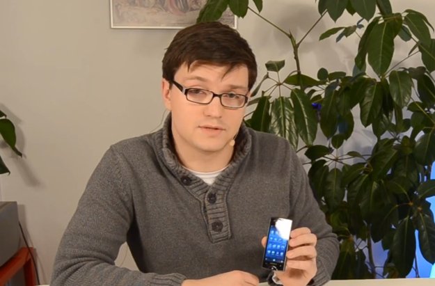 Sony Ericsson Xperia ray: Das 3,3 Zoll-Smartphone im Unboxing-Video