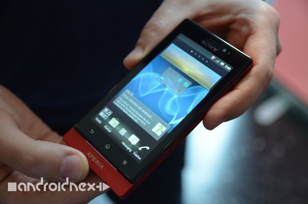 Sony Xperia Sola: Exclusive Hands-on with Sony's new Floating Touch-Smartphone