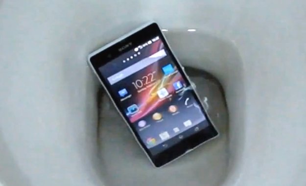 Sony Xperia Z: Gerootet, im Klo heruntergespült, mit Android 4.2.2 gesichtet