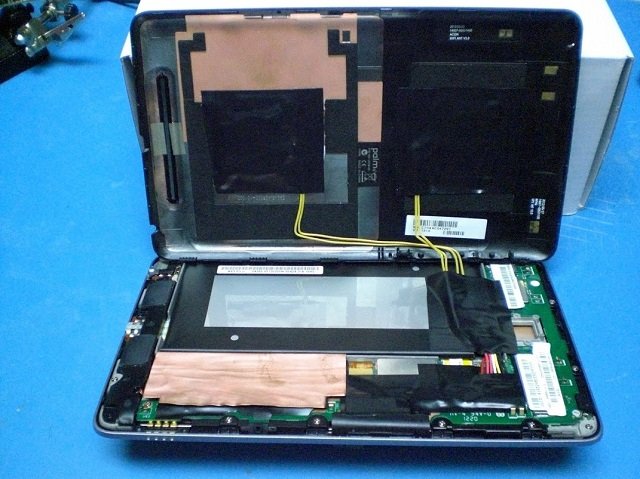 Nexus 7 Umbau erlaubt induktives Laden per Palm TouchStone