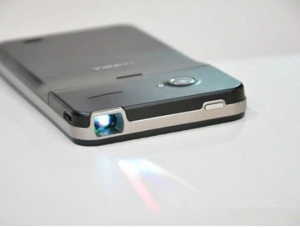 Konka S1 Mirage: 5-Zoll-Androide mit 1080p-Display und integriertem Beamer
