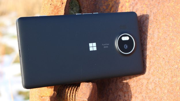 Microsoft Surface Mobile: Smartphones mit Windows 10, Beamer und Stylus geplant